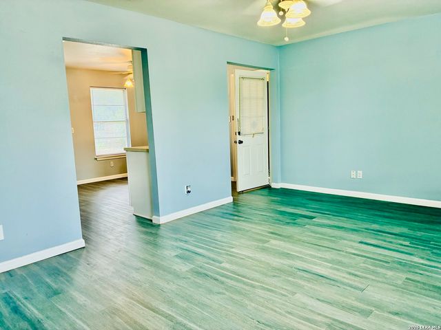 460 Rampart Dr., San Antonio, TX 78216