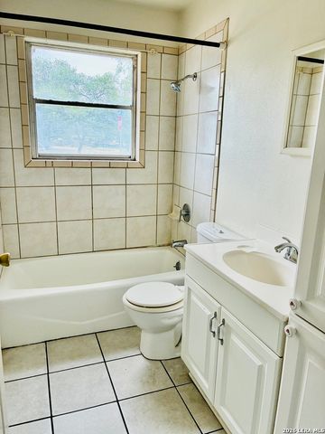 460 Rampart Dr., San Antonio, TX 78216