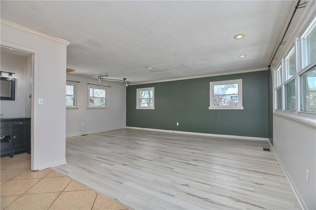 954 Sutton Court, Kansas City, KS 66103