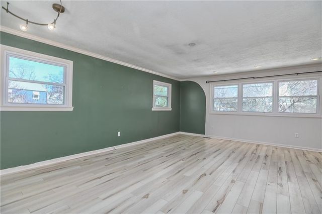 954 Sutton Court, Kansas City, KS 66103