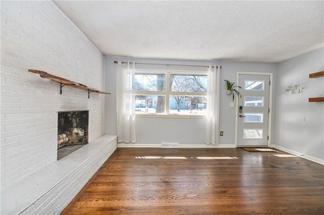 954 Sutton Court, Kansas City, KS 66103