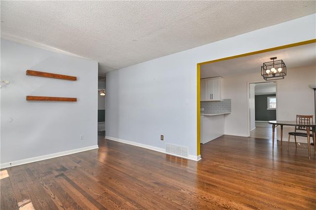 954 Sutton Court, Kansas City, KS 66103