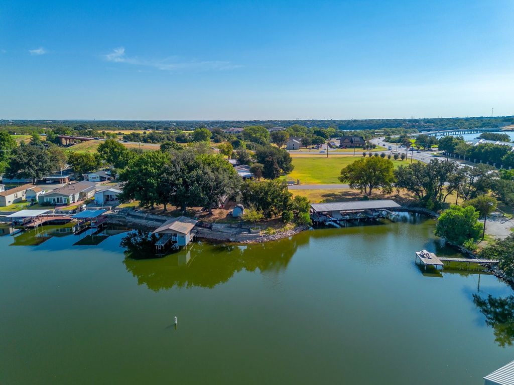 201 Brazos Harbor Drive, Granbury, TX 76048 — photo 4