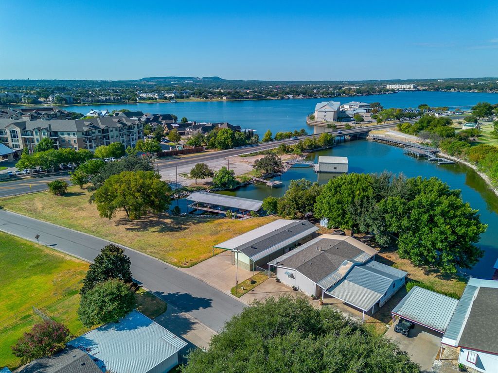 201 Brazos Harbor Drive, Granbury, TX 76048 — photo 5