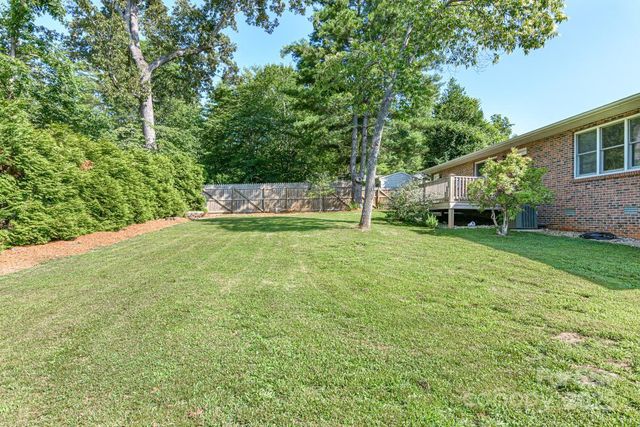 1045 Carousel Lane, Hendersonville, NC 28792