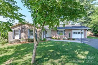 1045 Carousel Lane, Hendersonville, NC 28792