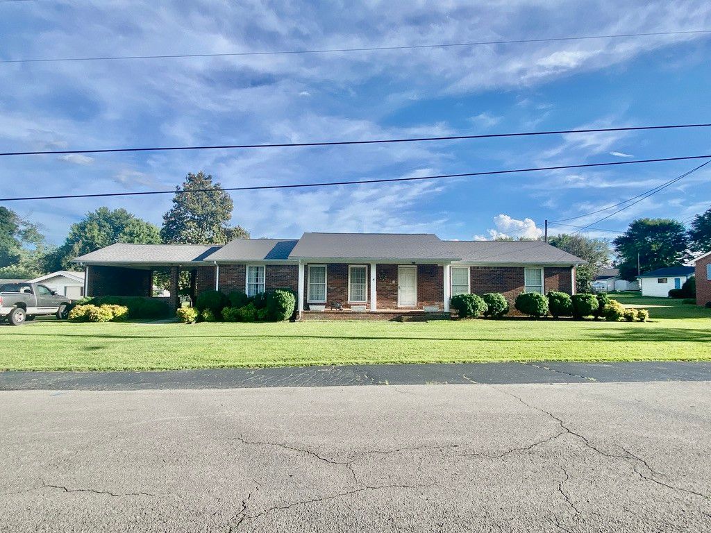 615 Cill St, Smithville, TN 37166