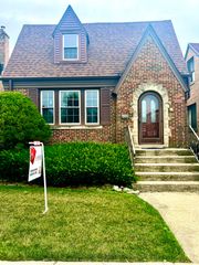 7013 W Cornelia Avenue, Chicago, IL 60634