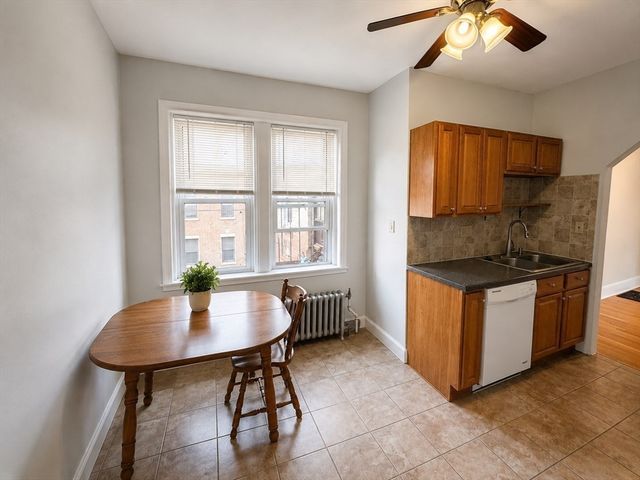 2001 Commonwealth Ave 32, Boston, MA 02135
