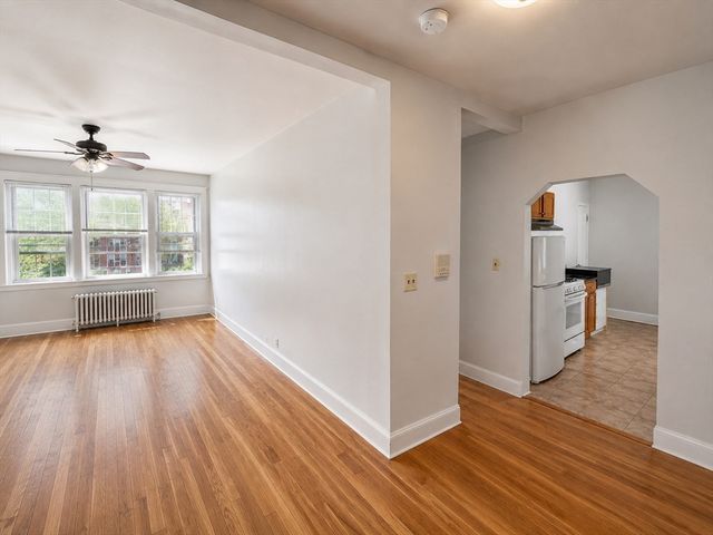 2001 Commonwealth Ave 32, Boston, MA 02135
