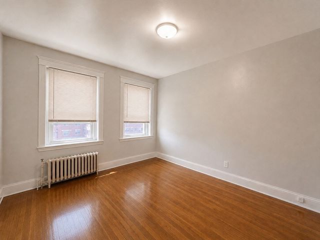 2001 Commonwealth Ave 32, Boston, MA 02135