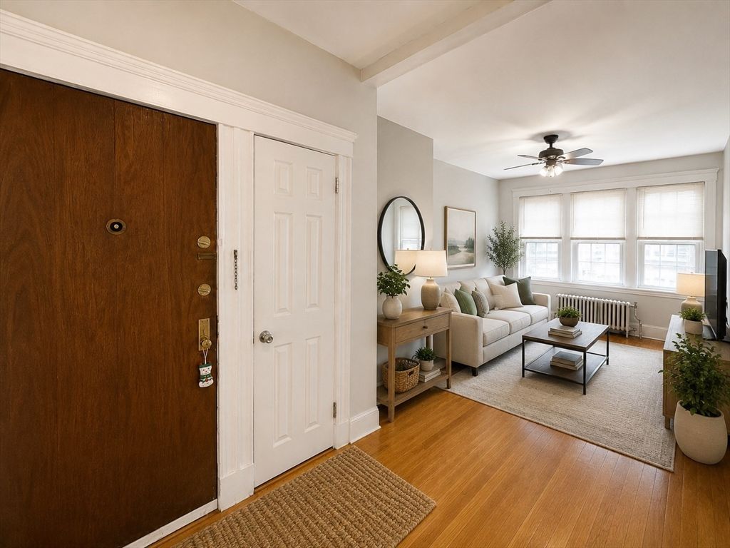 2001 Commonwealth Ave 32, Boston, MA 02135