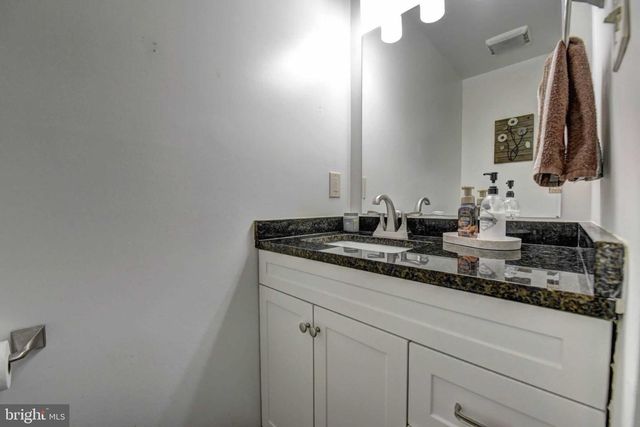 2226 GUNSMITH SQ, Reston, VA 20191