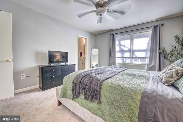 2226 GUNSMITH SQ, Reston, VA 20191