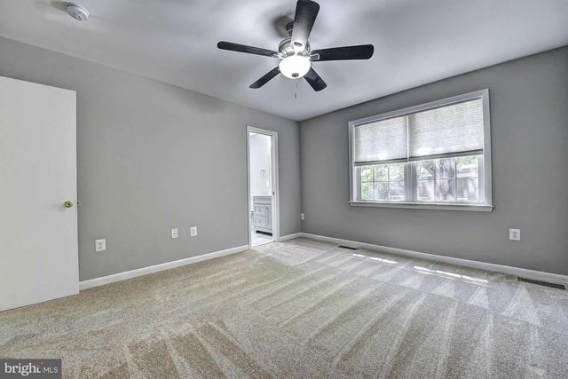 2226 GUNSMITH SQ, Reston, VA 20191