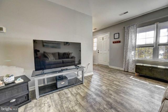 2226 GUNSMITH SQ, Reston, VA 20191
