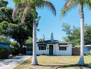 1221 53RD AVENUE N, St Petersburg, FL 33703