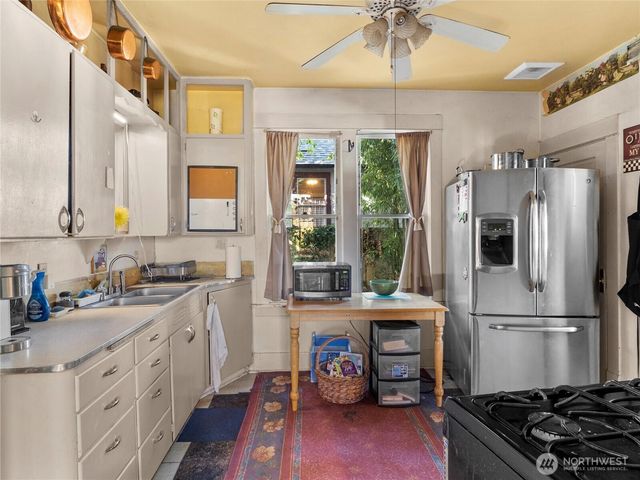 124 E 37th Street, Tacoma, WA 98404