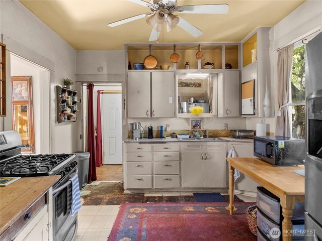 124 E 37th Street, Tacoma, WA 98404