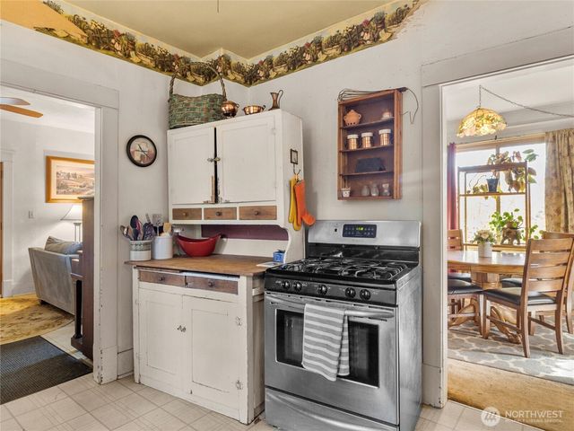 124 E 37th Street, Tacoma, WA 98404