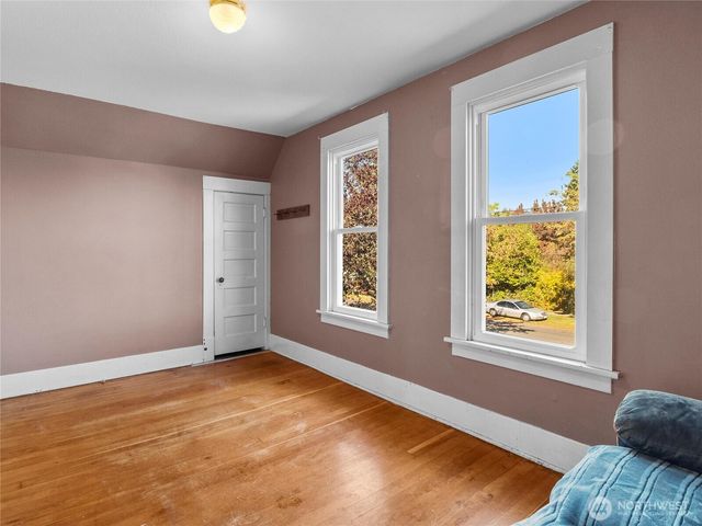 124 E 37th Street, Tacoma, WA 98404