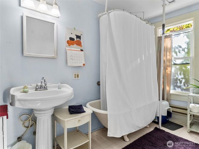 124 E 37th Street, Tacoma, WA 98404