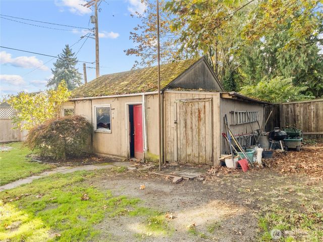 124 E 37th Street, Tacoma, WA 98404