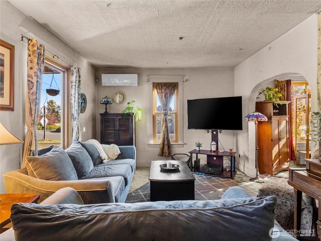 124 E 37th Street, Tacoma, WA 98404