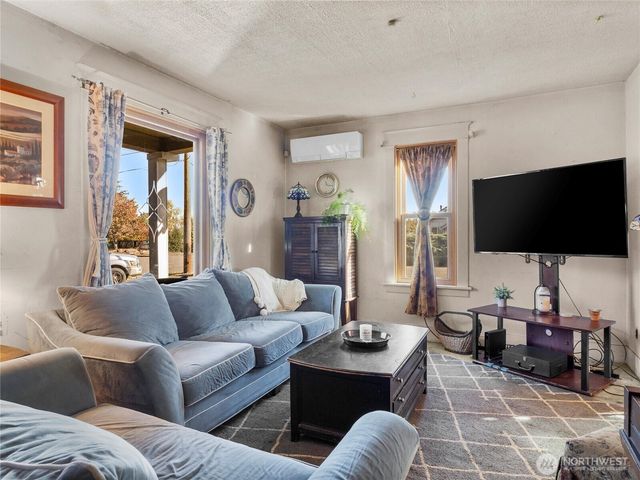 124 E 37th Street, Tacoma, WA 98404