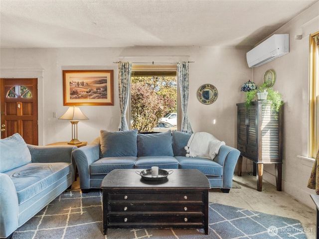 124 E 37th Street, Tacoma, WA 98404