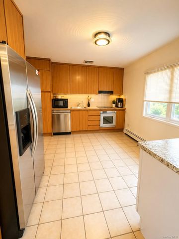 7 Pine Street, Plainview, NY 11803