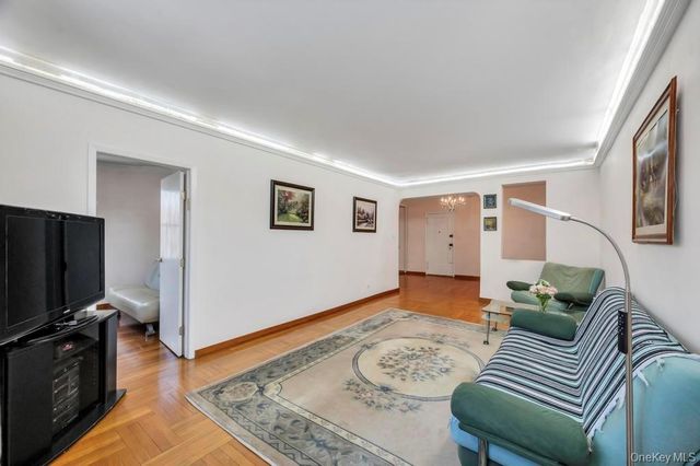 10010 67 Road 4 Floor, Forest Hills, NY 11375