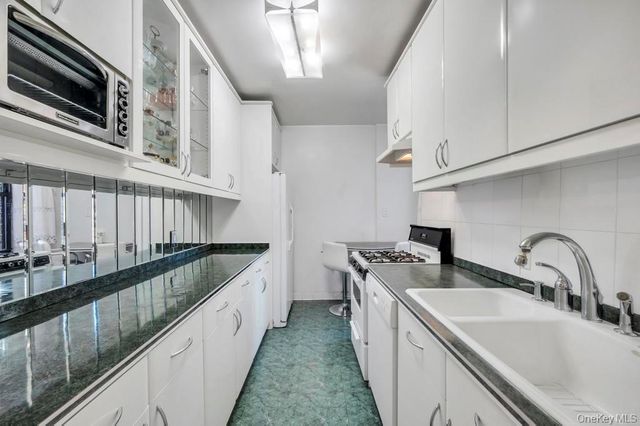 10010 67 Road 4 Floor, Forest Hills, NY 11375