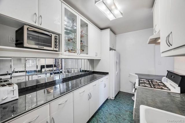 10010 67 Road 4 Floor, Forest Hills, NY 11375