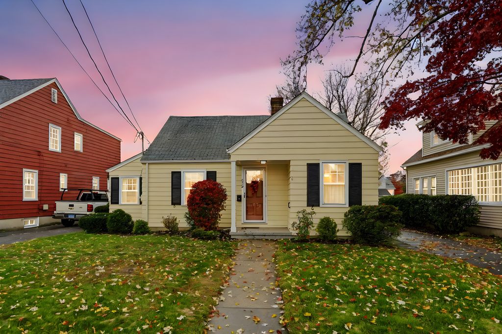 515 Wilcoxson Avenue, Stratford, CT 06614