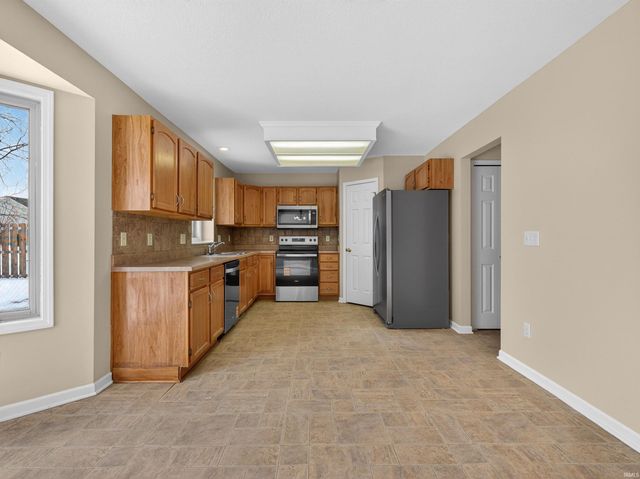 5125 Powell Plateau Crossing, Fort Wayne, IN 46808