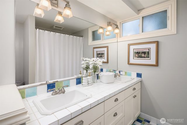 4915 NE 60th Street, Seattle, WA 98115