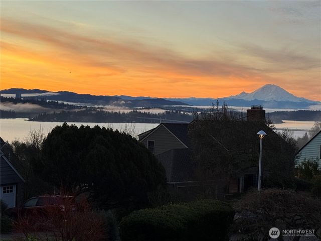 4915 NE 60th Street, Seattle, WA 98115