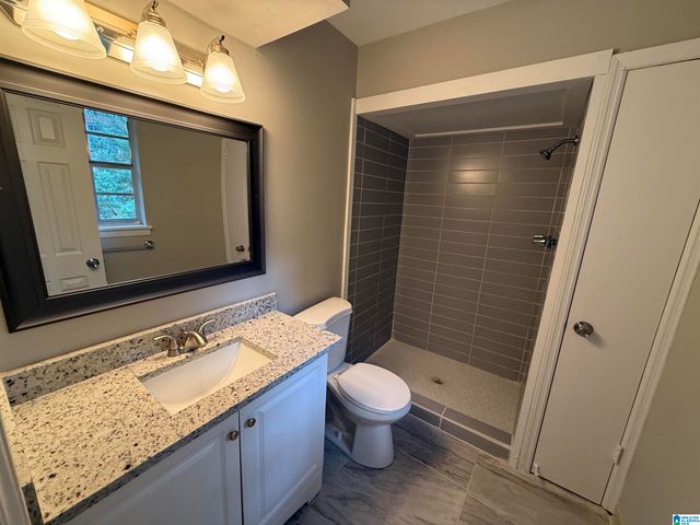 2106 Montreat Dr Apt D, Vestavia Hills, AL 35216