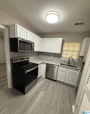 2106 Montreat Dr Apt D, Vestavia Hills, AL 35216