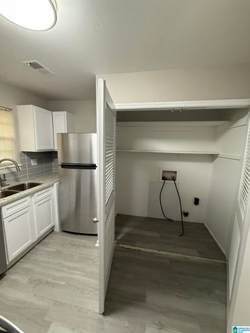 2106 Montreat Dr Apt D, Vestavia Hills, AL 35216