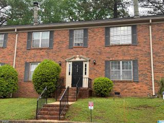2106 Montreat Dr Apt D, Vestavia Hills, AL 35216