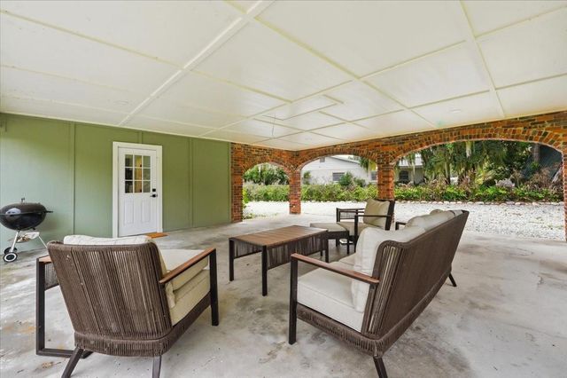 2072 LAKE ARIANA BOULEVARD, Auburndale, FL 33823