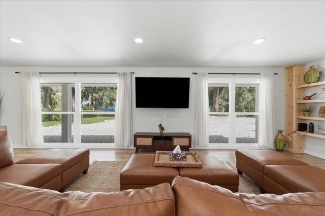 2072 LAKE ARIANA BOULEVARD, Auburndale, FL 33823