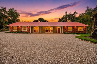 2072 LAKE ARIANA BOULEVARD, Auburndale, FL 33823