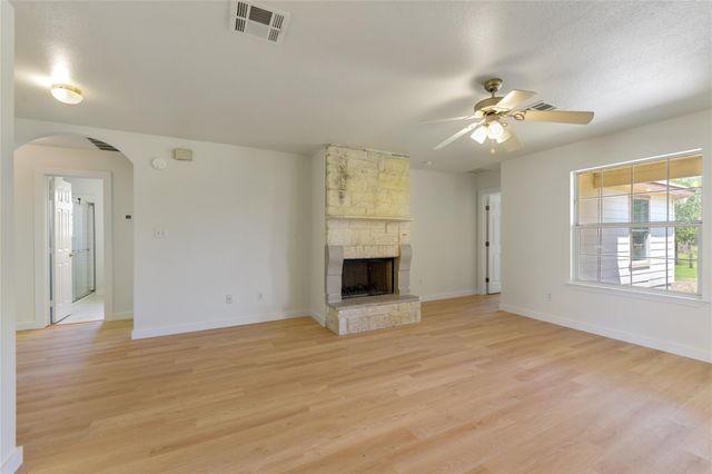 135 Petirrojo CT, Del Valle, TX 78617