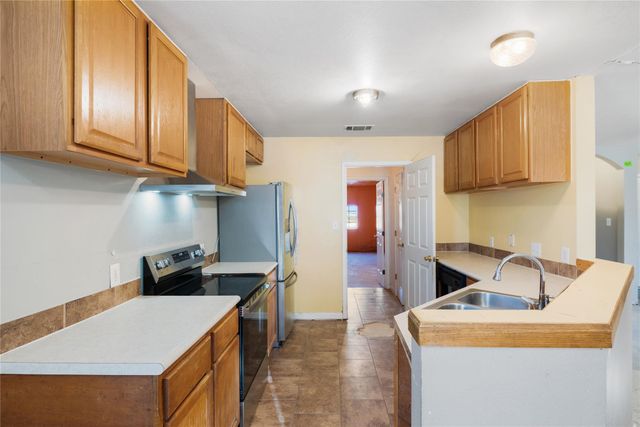 135 Petirrojo CT, Del Valle, TX 78617