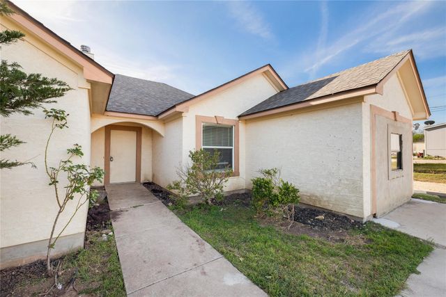 135 Petirrojo CT, Del Valle, TX 78617