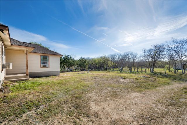 135 Petirrojo CT, Del Valle, TX 78617