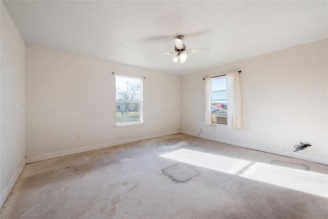 135 Petirrojo CT, Del Valle, TX 78617